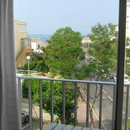 Apartamento D'une A A 100 M De La Plage Avec Vue Sur La Mer Et Terrasse Amenagee *